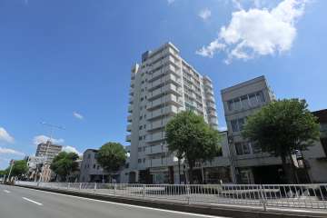 ホワイトキャッスル天神山の外観（南西側から）