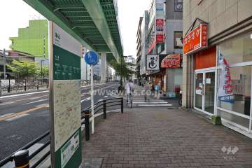 敷地東側は名古屋高速6号清須線と県道63号が通っています。