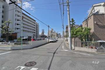 敷地北側の前面道路（東側から）