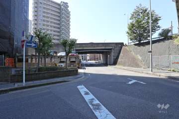 敷地北西側の前面道路