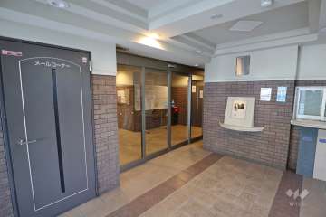 エントランスはオートロック付きです。