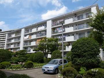 府公社千里竹見台団地A-2棟の外観(南東側から)