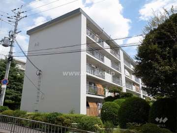 府公社千里竹見台団地A-2棟の外観(南西側から)