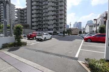 駐車場出入り口・敷地内駐車場（屋外平面式）