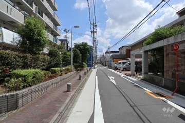 敷地南側の前面道路