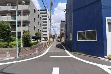 敷地東側の前面道路