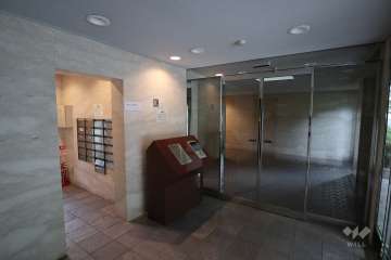 エントランスはオートロック付きです。