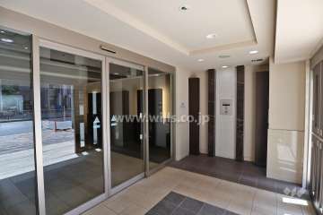 エントランスはオートロック付きです。