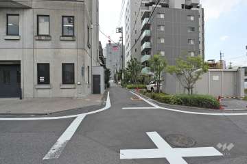 敷地東側の前面道路