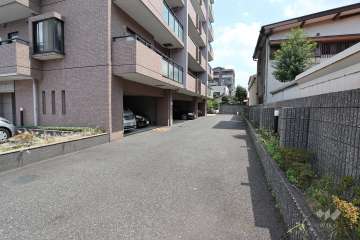 駐車場出入り口・敷地内駐車場（屋内平面式）