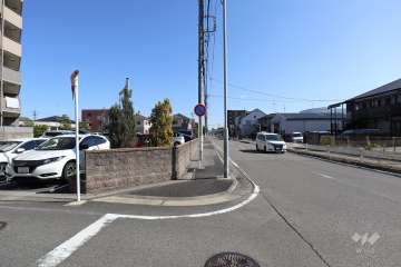 敷地南側の前面道路