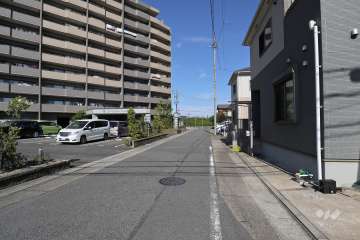 敷地東側の前面道路