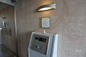 オートロックの操作盤、案内板