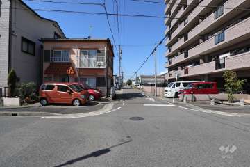 敷地南側の前面道路