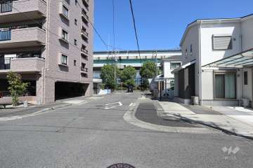 敷地東側の前面道路