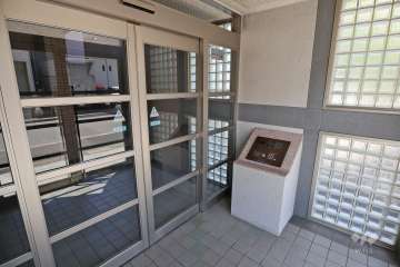 エントランスはオートロック付きです。