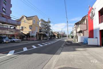 敷地北側の前面道路