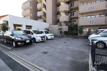 駐車場出入り口・敷地内駐車場（屋外平面式）