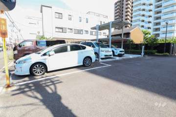敷地東側の敷地内駐車場（屋外平面式・屋外機械式）
