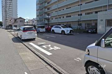 敷地内駐車場（屋外平面式）