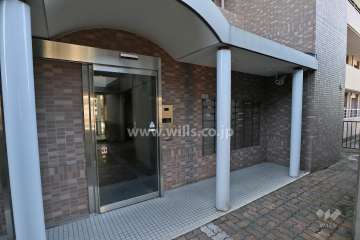 北側通用口（オートロック付き）