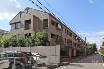 鳥見パークマンション三番街東棟の外観（北東側から）