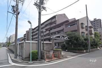 鳥見パークマンション二番街の外観（北西側から）