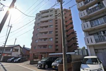 ファミリアーレ山木の外観（東側から）