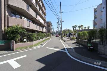 敷地南側の前面道路