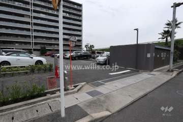 駐車場の出入り口