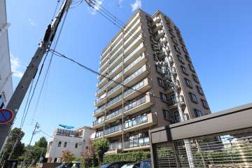 プリンスハイツ庄内緑地公園の外観（南東側から）