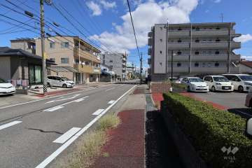 敷地北側の前面道路
