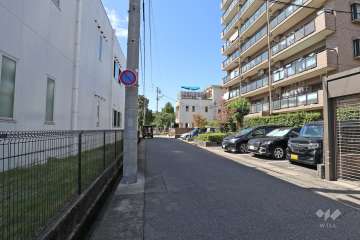 敷地南側の前面道路