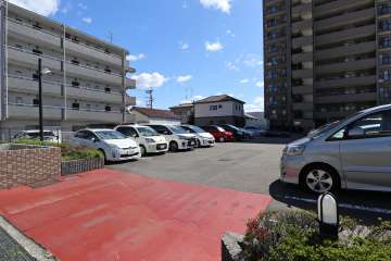 駐車場出入り口・敷地内駐車場（屋外平面式）