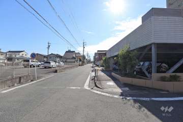 敷地北東側の前面道路