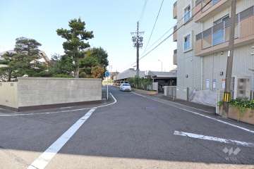 敷地北西側の前面道路