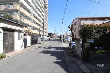 敷地南東側の前面道路