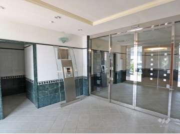 エントランスはオートロック付きです。