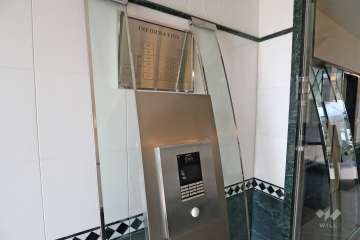 オートロックの操作盤、案内板