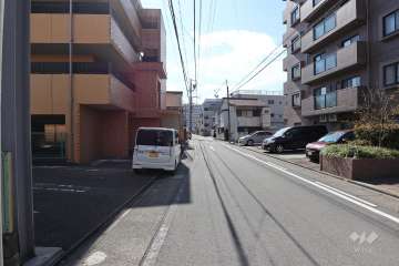 敷地東側の前面道路