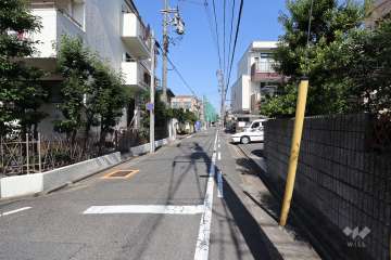 敷地東側の前面道路