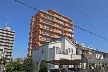 ライオンズマンション康生通の外観（南西側から）