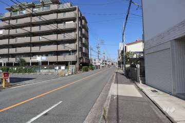 敷地東側の前面道路