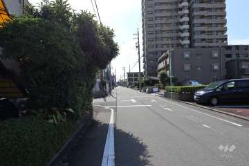 敷地東側の前面道路