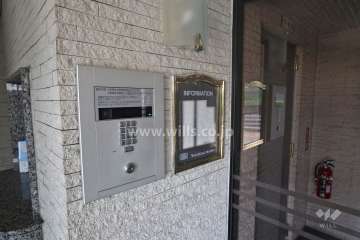 オートロックと案内板