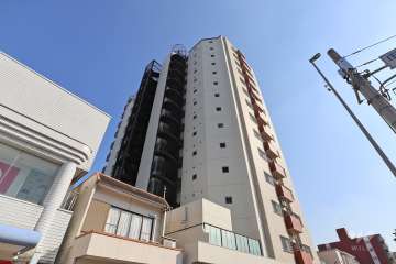 星和庄内コーポラスA棟の外観（北西側から）