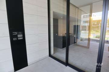 エントランスはオートロック付きです。