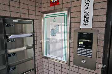 オートロックと案内板