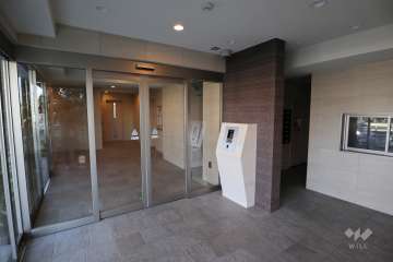 エントランスはオートロック付きです。