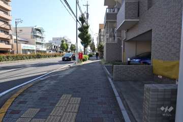 敷地北側の前面道路